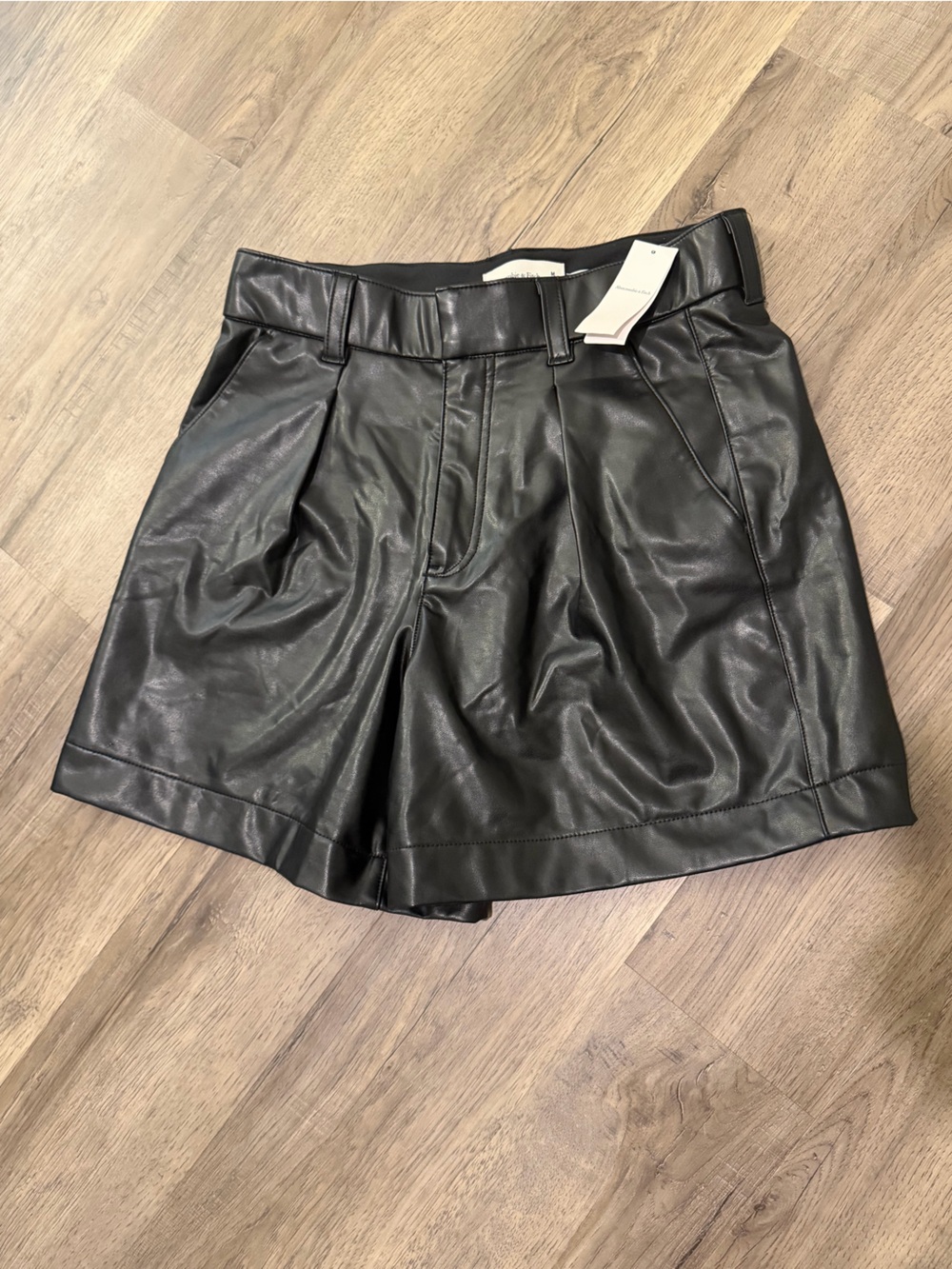 Abercrombie & Fitch Black Vegan Leather Pleated Shorts - Picture 2 of 4